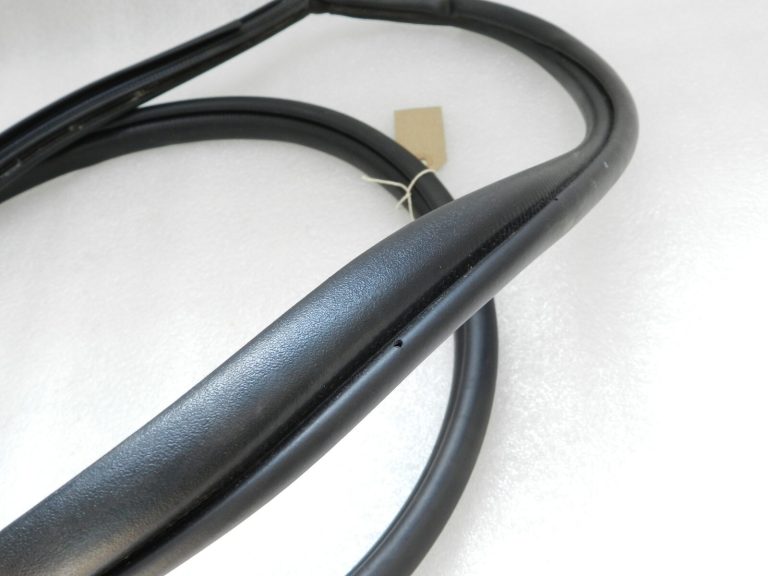 OEM Toyota Yaris IV aizmugurējo kreiso durvju blīvējums Gumijas blīvējums 62332K0010, 62332-K0010