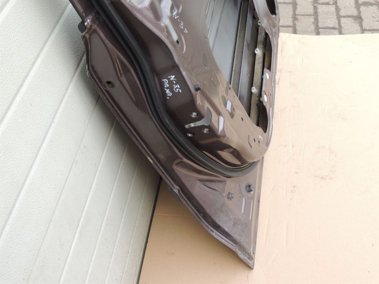Nissan X-Trail T31 priekšējās kreisās durvis priekšējās kreisās durvis K55 brūngani pelēks met.