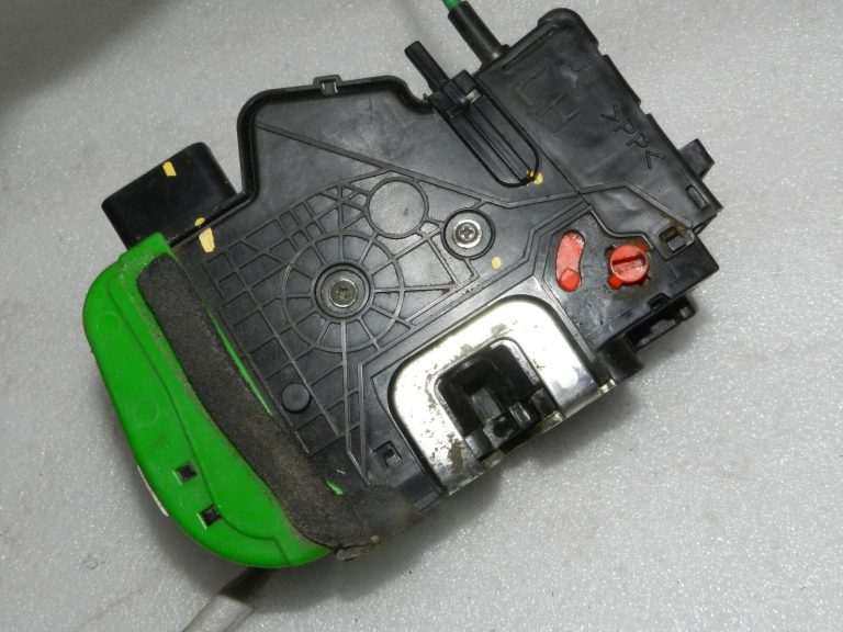 OEM Hyundai i40 aizmugurējo kreiso durvju slēdzene 81410-3Z010, 814103Z010, 81410 3Z010