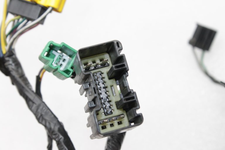Lancia Thema II priekšējo labo sēdekļu atzveltnes vadu instalācija K68159088AA, K68159088AB