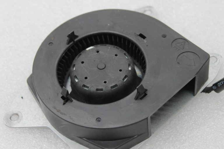 Lancia Thema II priekšējo labo kreiso sēdekļu atzveltnes ventilatora motors L0205715AA