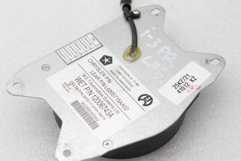 Lancia Thema II priekšējo labo kreiso sēdekļu atzveltnes ventilatora motors L0205715AA