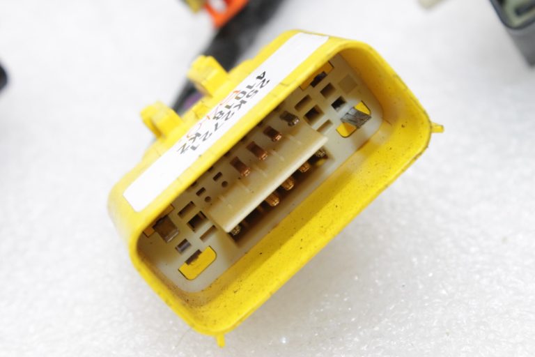 Lancia Thema II priekšējo kreiso sēdekļu atzveltnes elektroinstalācijas siksna K68159087AA, 68159087AA