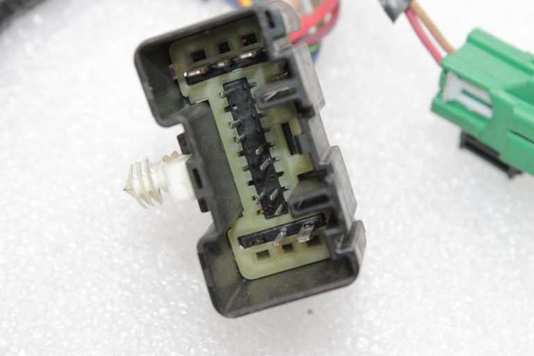Lancia Thema II priekšējo kreiso sēdekļu atzveltnes elektroinstalācijas siksna K68159087AA, 68159087AA
