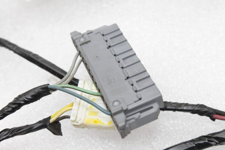 Lancia Thema II priekšējo kreiso sēdekļu atzveltnes elektroinstalācijas siksna K68159087AA, 68159087AA