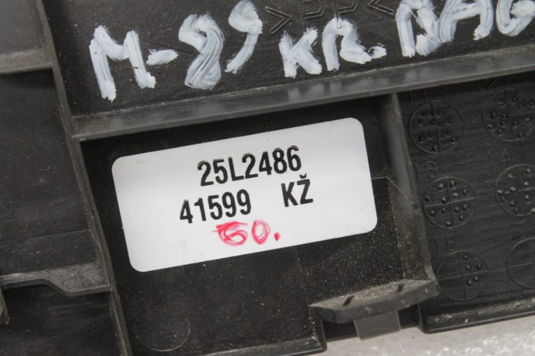 Oriģinālais Mazda CX-5 KE aizmugurējās durvis iekšējais vāks kreisais KD45-68967, KD45-68-967