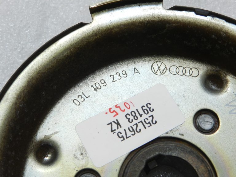 VW Audi Audi Seat Skoda 1.6 2.0 TDI Sadales siksnas skriemelis Sadales vārpstas zobrats 03L109111