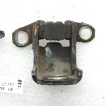 Nissan Navara II D40 Aizmugurējā labās puses durvju eņģe 82400ZP80A 82420ZP80A