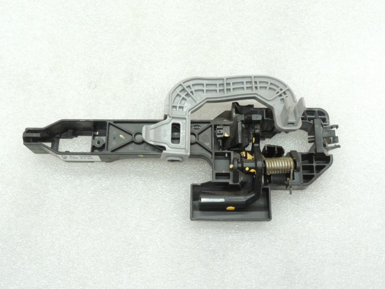 Kia Sportage IV QL Aizmugures labās puses durvju roktura rāmis 83665F1000