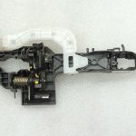 Kia Sportage IV QL Priekšējais kreisās puses durvju roktura rāmis 82655F1000