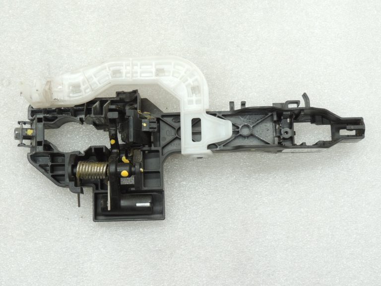 Kia Sportage IV QL Priekšējais kreisās puses durvju roktura rāmis 82655F1000