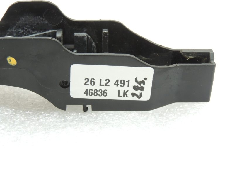 Kia Sportage IV QL Priekšējais kreisās puses durvju roktura rāmis 82655F1000