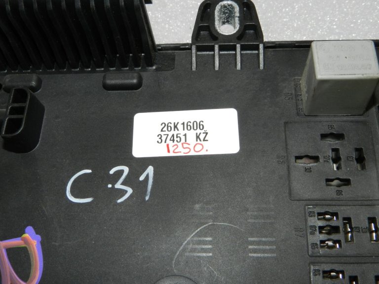 Opel Vectra C Aizmugurējā drošinātāju kārba 3170891 CZ, 93180092, 93186630, 6237161