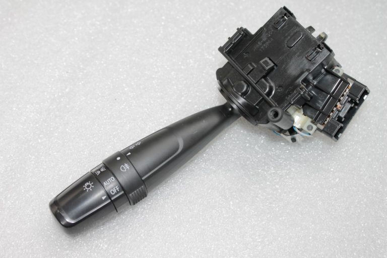Oriģināls Suzuki SX4 II stūres kolonnas gaismas slēdzis 37210-61M50, 3721061M50