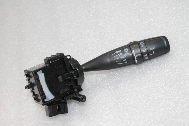 Oriģināls Suzuki SX4 II stūres kolonnas slēdža tīrītāja slēdzis 37310-68L20, 3731068L20