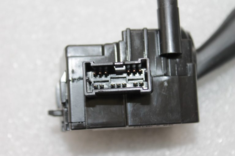 Oriģināls Suzuki SX4 II stūres kolonnas slēdža tīrītāja slēdzis 37310-68L20, 3731068L20