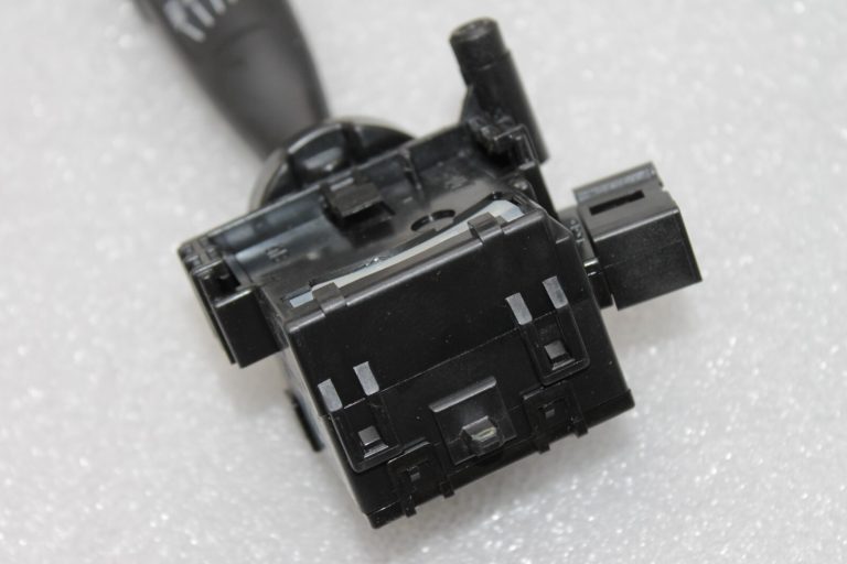Oriģināls Suzuki SX4 II stūres kolonnas slēdža tīrītāja slēdzis 37310-68L20, 3731068L20