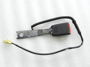 Toyota Avensis T27 Front left seat belt buckle 7323005100C0, 73230-05100-C0
