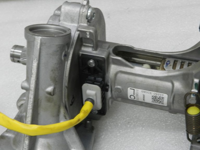 OEM Toyota Yaris IV (XP210) Elektriskā stūres statne 4520A0D590, 4520A-0D590