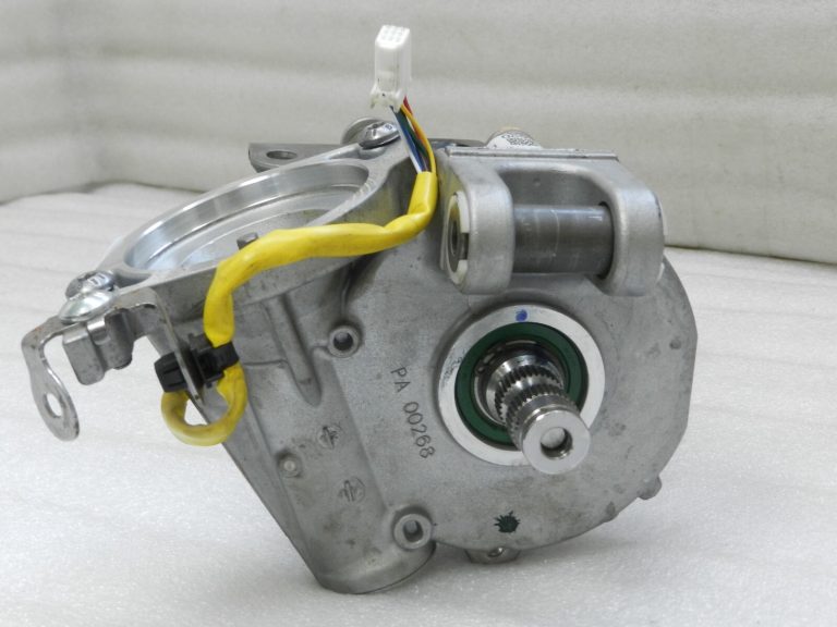 OEM Toyota Yaris IV (XP210) Elektriskā stūres statne 4520A0D590, 4520A-0D590