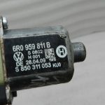 VW Polo oriģinālais logu regulatora motors aizmugurējais kreisais