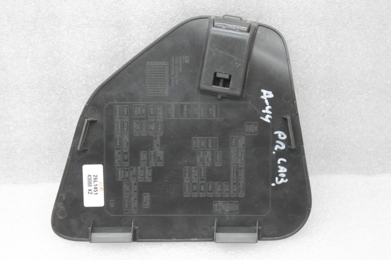 Oriģinālais Opel Antara instrumentu paneļa vāks priekšējā labajā kāju zonā 96820002