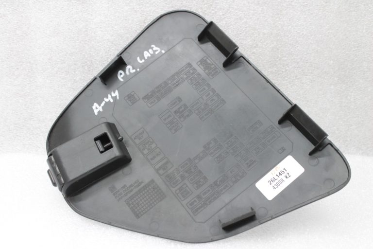 Oriģinālais Opel Antara instrumentu paneļa vāks priekšējā labajā kāju zonā 96820002