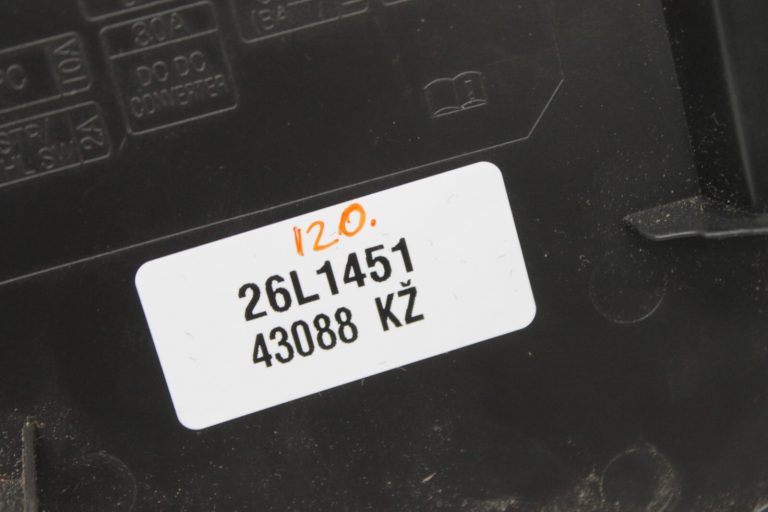 Oriģinālais Opel Antara instrumentu paneļa vāks priekšējā labajā kāju zonā 96820002