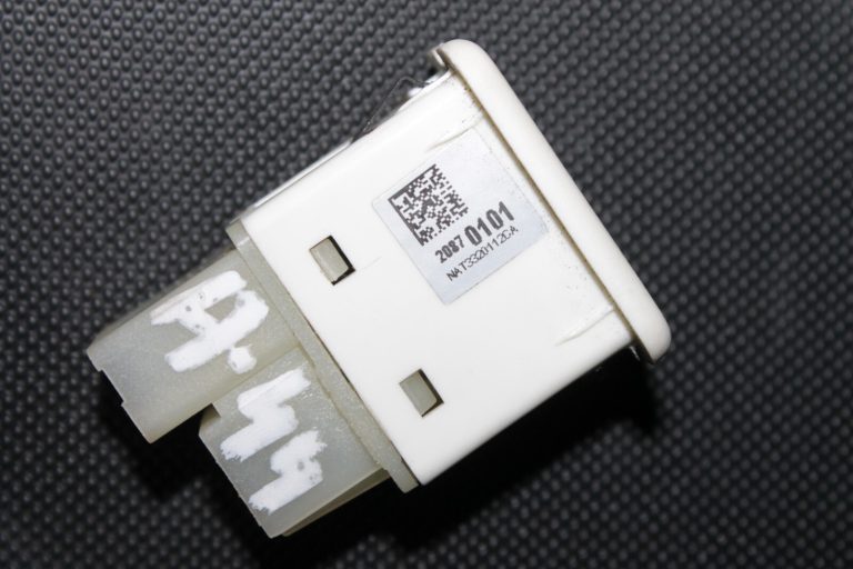 Oriģinālais Opel Antara USB AUX savienojuma ligzda 20870101, 4819736