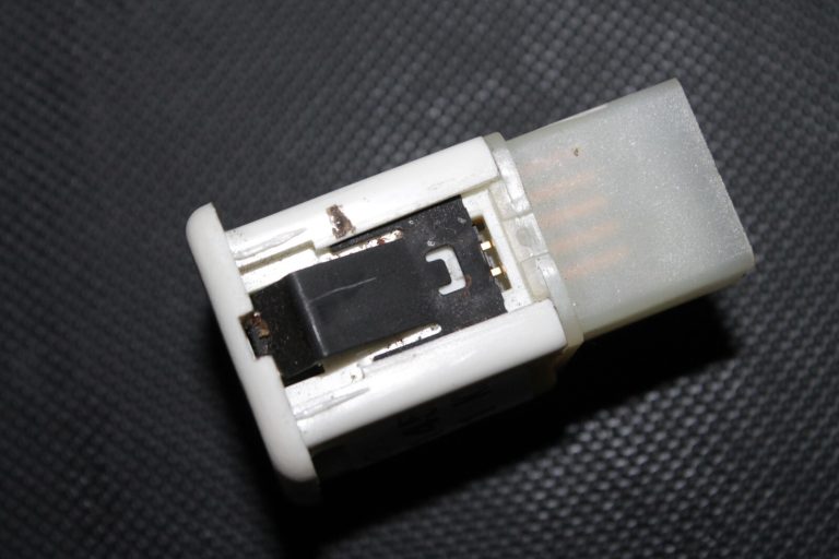 Oriģinālais Opel Antara USB AUX savienojuma ligzda 20870101, 4819736
