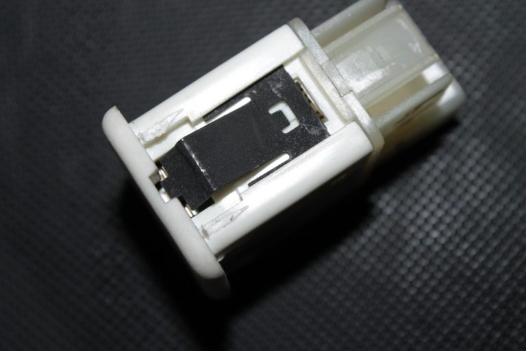 Oriģinālais Opel Antara USB AUX savienojuma ligzda 20870101, 4819736