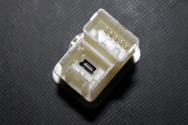 Oriģinālais Opel Antara USB AUX savienojuma ligzda 20870101, 4819736