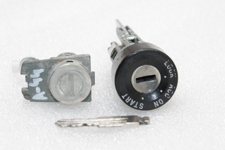 Opel Antara aizdedzes slēdzenes durvju slēdzeņu cilindrs ar atslēgu 95515243