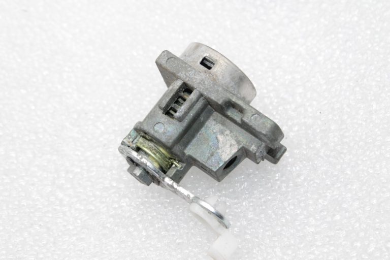 Opel Antara aizdedzes slēdzenes durvju slēdzeņu cilindrs ar atslēgu 95515243