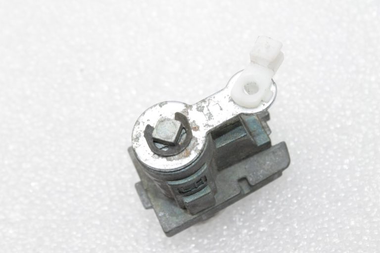 Opel Antara aizdedzes slēdzenes durvju slēdzeņu cilindrs ar atslēgu 95515243