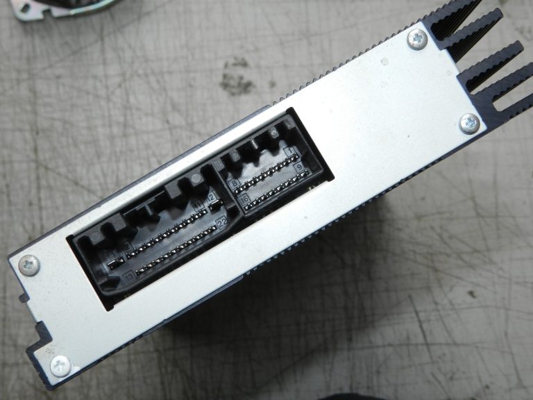 Oriģinālais Lancia Thema II skaļruņu pastiprinātāju komplekts 05064982AJ 05064983AB subw