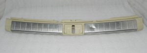 Oriģinālā komplektācijā Lexus RX III (AL10) sliekšņu aizsardzības līstes ziloņkaula krāsā 5838748070A0