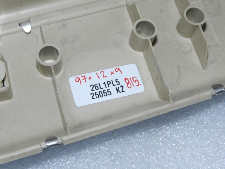 Oriģinālā komplektācijā Lexus RX III (AL10) sliekšņu aizsardzības līstes ziloņkaula krāsā 5838748070A0