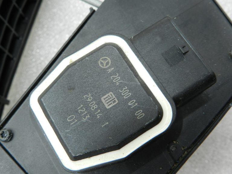 Mercedes E W212 Oriģinālais akseleratora pedālis Pedāļa akseleratora sensors