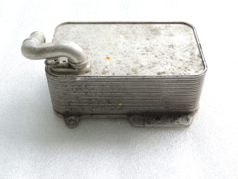 Audi A6 C7 4G 3.0TDi 6cyl motora eļļas dzesētāja radiators 059117015P