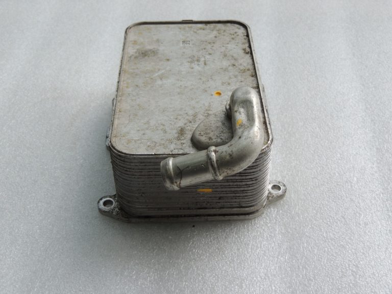 Audi A6 C7 4G 3.0TDi 6cyl motora eļļas dzesētāja radiators 059117015P