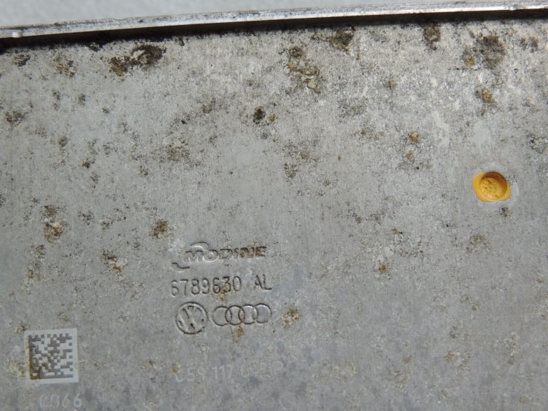 Audi A6 C7 4G 3.0TDi 6cyl motora eļļas dzesētāja radiators 059117015P