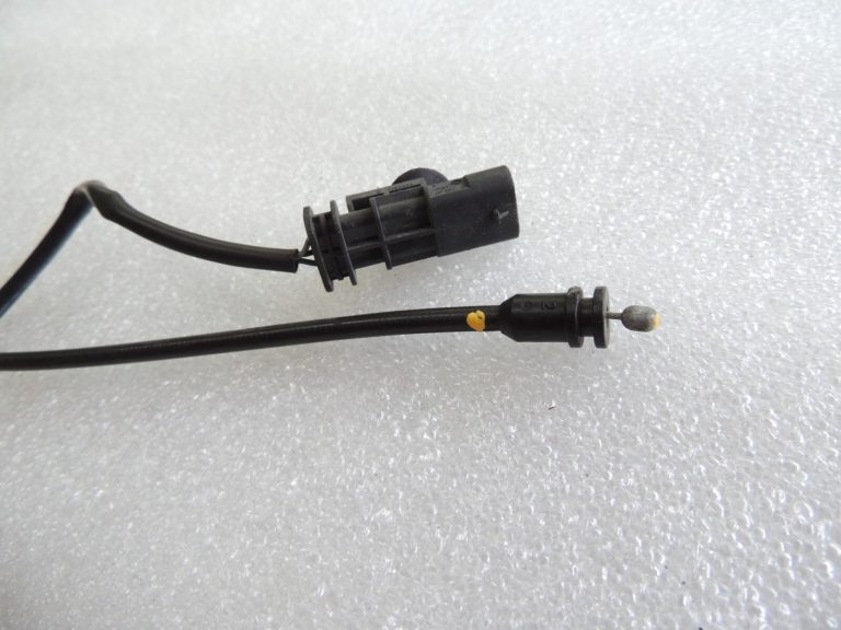 Volvo XC90 II dzinēja pārsega slēdzenes kreisā slēdzene 32318456 31425866