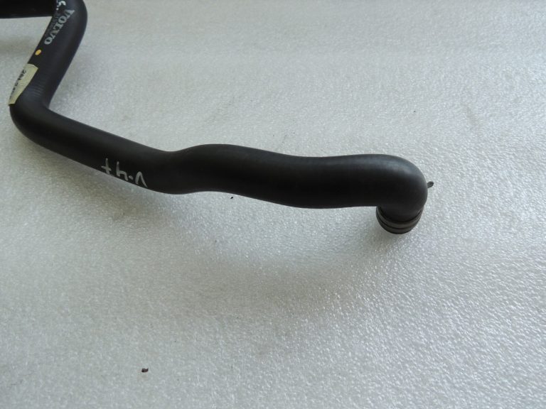 Volvo XC90 II 2.0D D5 D4204T11 165KW Dzesēšanas šķidruma šļūtene Caurule 31338302