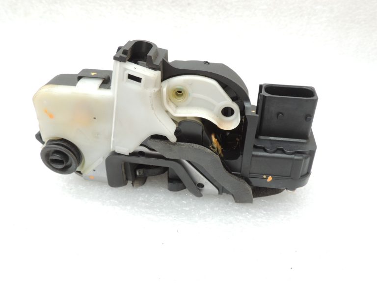 Opel Insignia A Astra J Zafira C Aizmugures labās puses durvju slēdzene 13579566