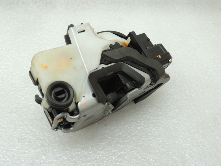 Opel Insignia A Astra J Zafira C Aizmugures labās puses durvju slēdzene 13579566