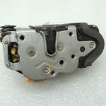 Opel Insignia A Astra J Zafira C Aizmugures labās puses durvju slēdzene 13579566