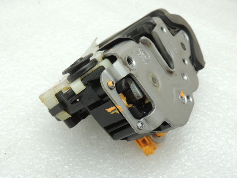 Opel Insignia A Astra J Zafira C Aizmugures labās puses durvju slēdzene 13579566