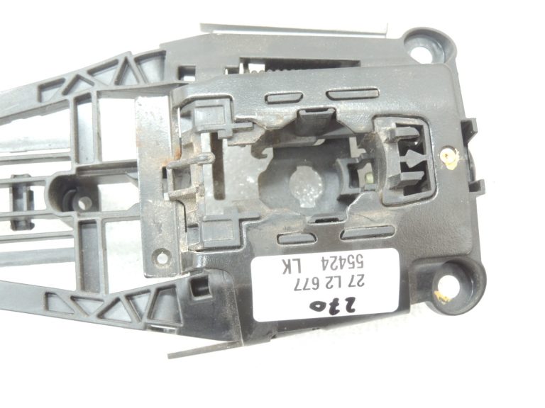 Opel Zafira C aizmugurējās kreisās ārdurvju roktura kronšteins 13583832