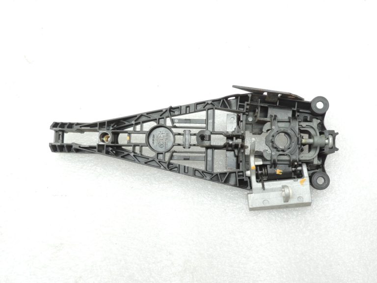 Opel Zafira C aizmugurējās kreisās ārdurvju roktura kronšteins 13583832